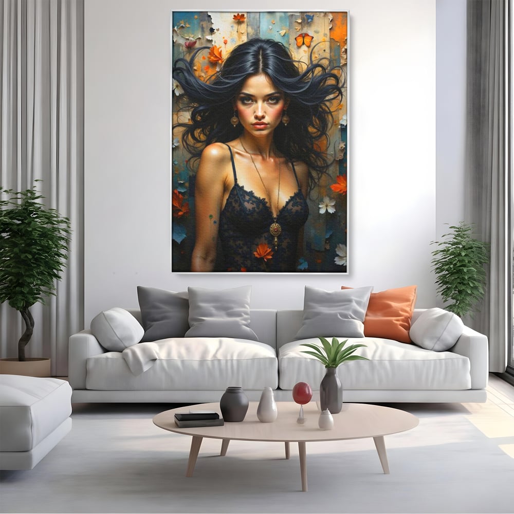 Tablou canvas cu tablou canvas cu portret de femeie par negru fluturi si frunze, in rama de aluminiu argintiu, pe perete intr-un living